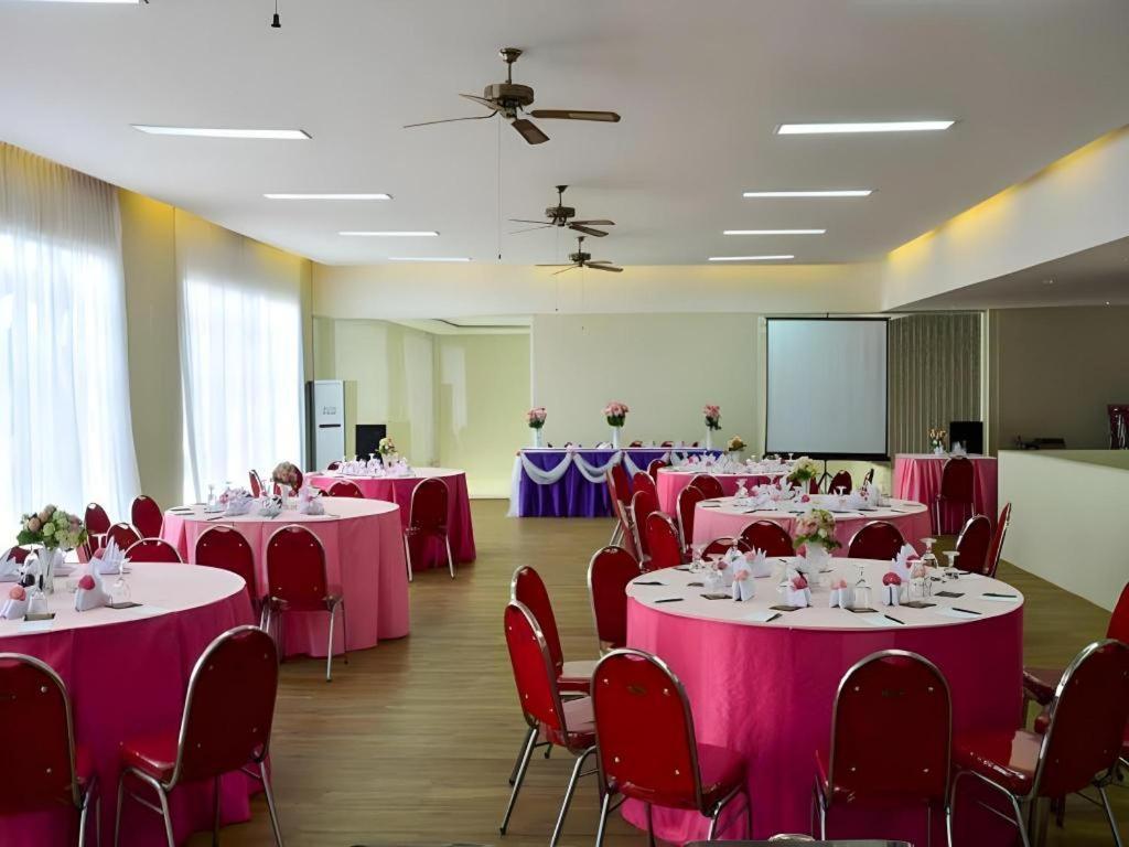 Bali Rich Villa Tuban  Buitenkant foto